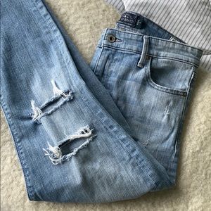Lucky Brand light wash straight jeans